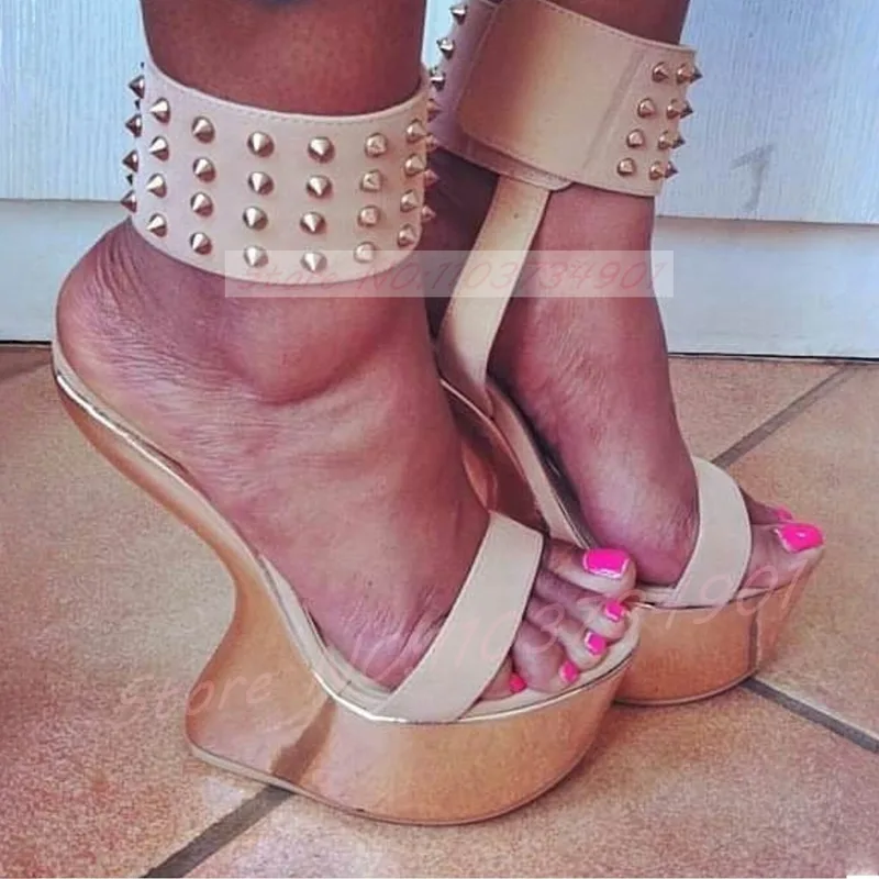 Metallic Heel Sandal - Sandali Senza Tallone con Borchie Metalliche