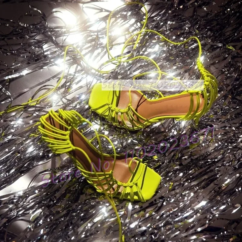 Strappy Heeled Sandals - Eleganti sandali con lacci e lacci