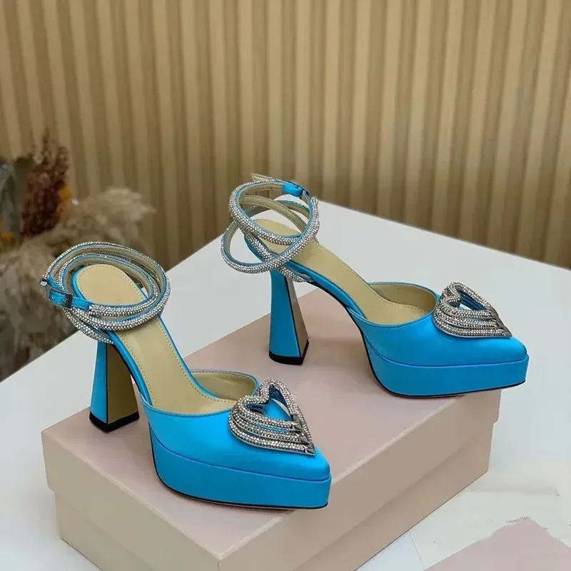 Metallic Heel Sandal - Sandali con decorazione d'amore in cristallo