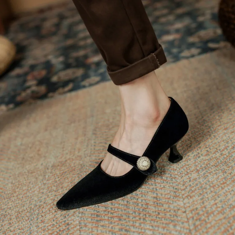 Scarpe Mary Jane a punta rosso - Women Shoes Heels recensione e prezzo