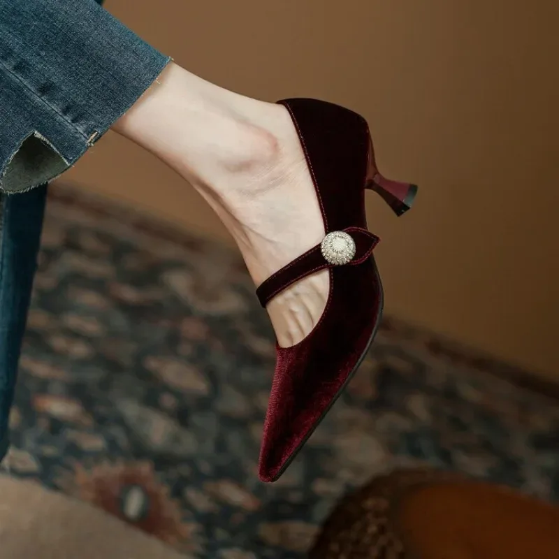 Scarpe Mary Jane a punta rosso - Women Shoes Heels recensione e prezzo